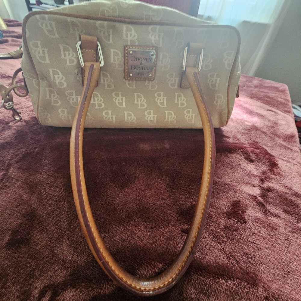 Dooney & Bourke - Picture 4 of 5